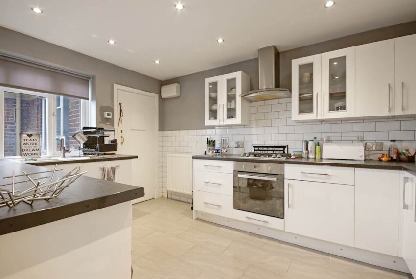 07-175ad8eb-15c2-4cd5-b885-d0204071e42175790 - AM - 8 Hanger Court, Hanger Green, Ealing, W5 3ER Images21-small