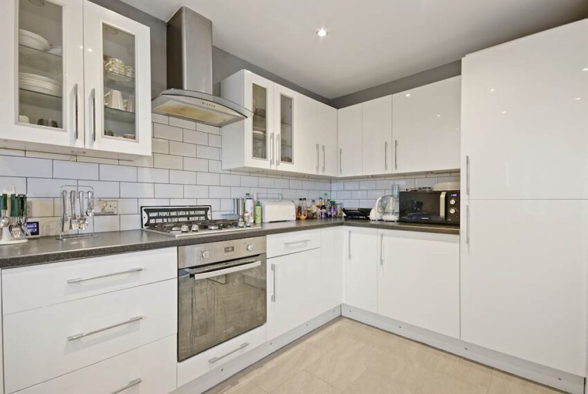 08-3e50d146-f13b-4048-bc17-cc41234468e675790 - AM - 8 Hanger Court, Hanger Green, Ealing, W5 3ER Images24-small